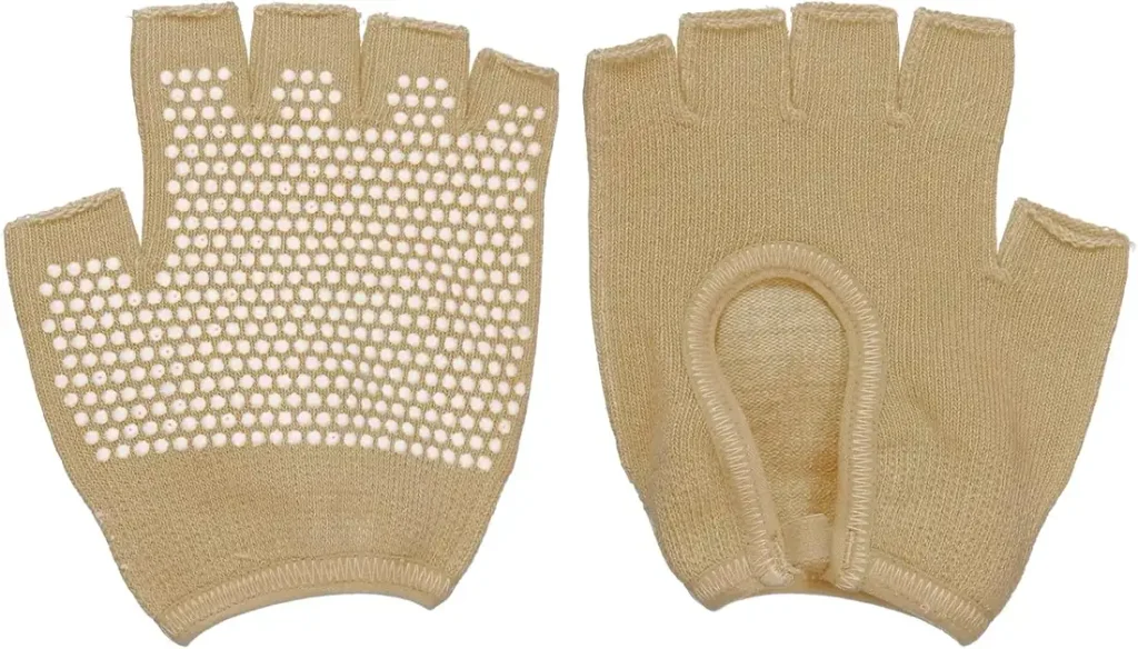 The YELARXI breathable yoga gloves in beige show their dotted grip palms in the main listing image.